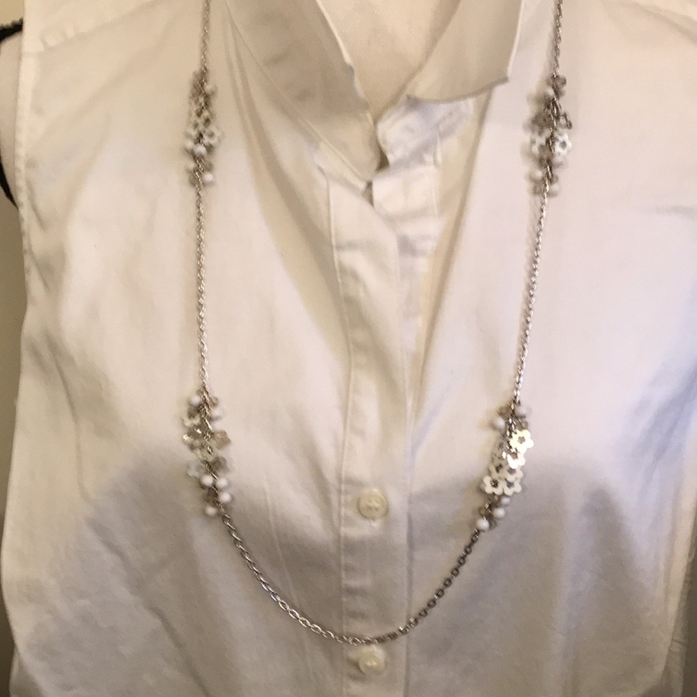Silver-tone white flower and bead design necklace.  Very cute! - Picture 4 of 8